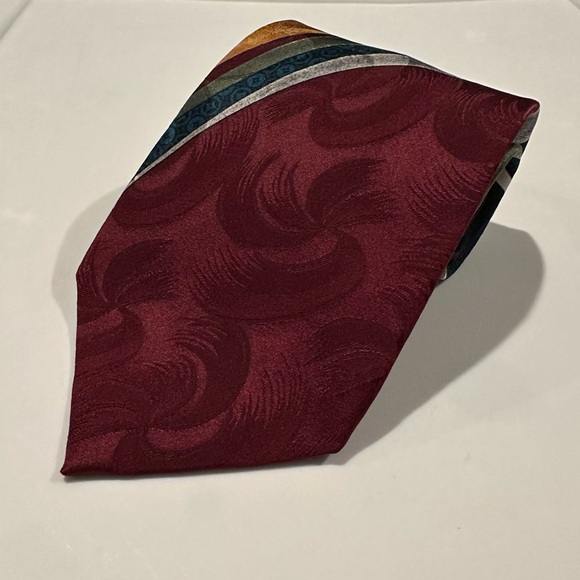 100% Silk Vittorio Burgundy and Multicolor Patterned Tie - Picture 1 of 4